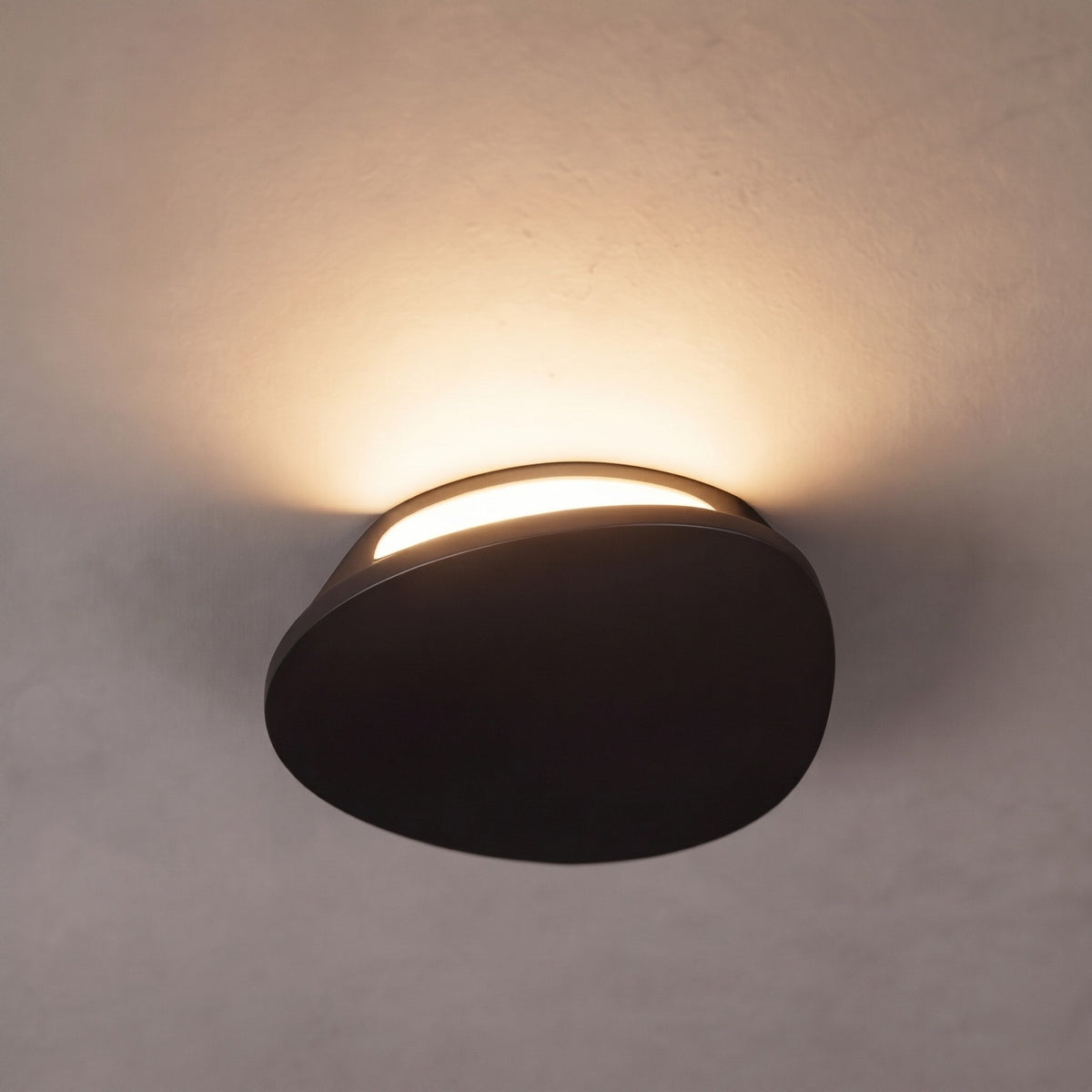 Modern Waterproof Outdoor Wall Light — 7W Integrated LED, Solid Aluminum Body