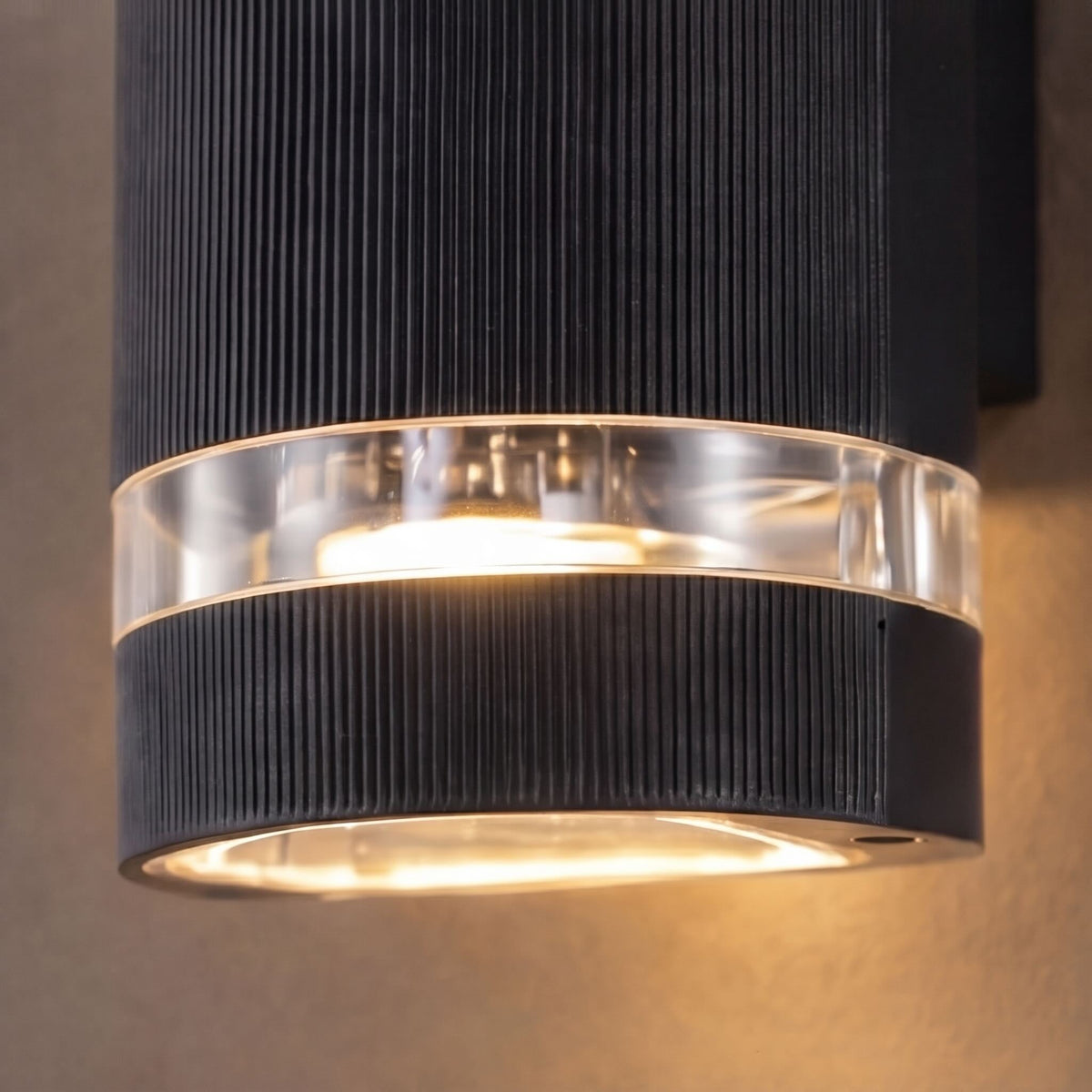 Modern vattentät LED-vägglampa i aluminium – utomhusmontering med uppåt- och nedåtriktat ljus, 12 W, varmvit 3000 K