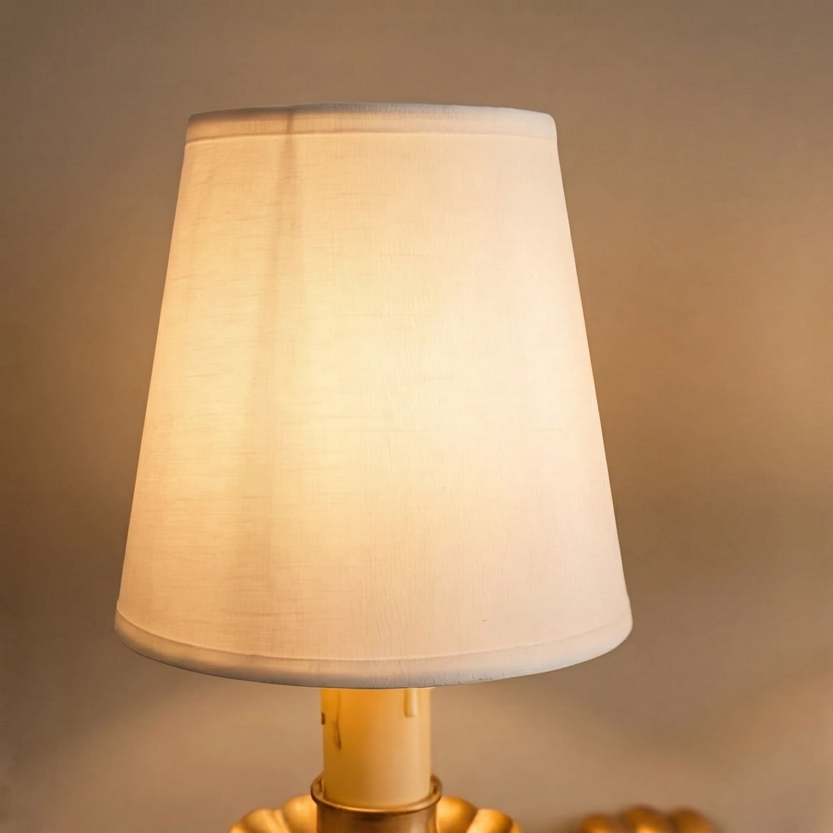 Verstellbare Metall-Wandleuchte — Moderne schwenkbare LED-Leuchte