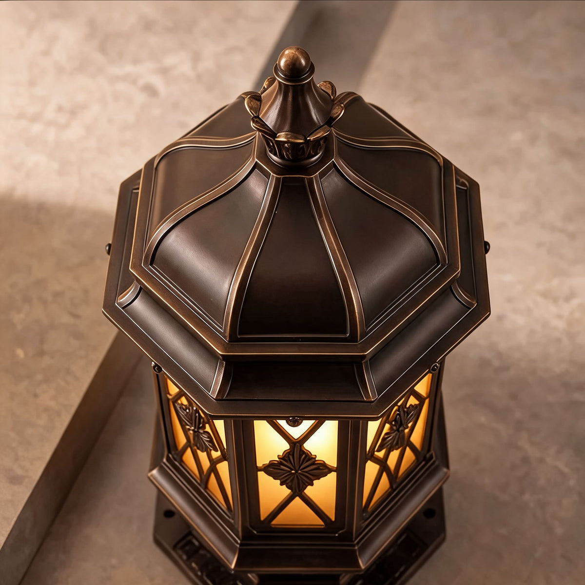 Lampă de exterior modernă, tip stâlp, montată pe perete — aluminiu, dulie E27, abajur din sticlă mată