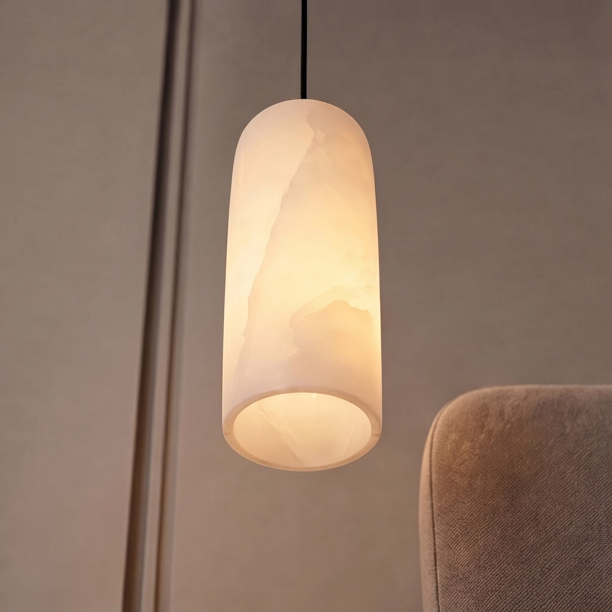 Moderne LED-pendel — alabasterlampeskærm, børstet kobber, minimalistisk stil