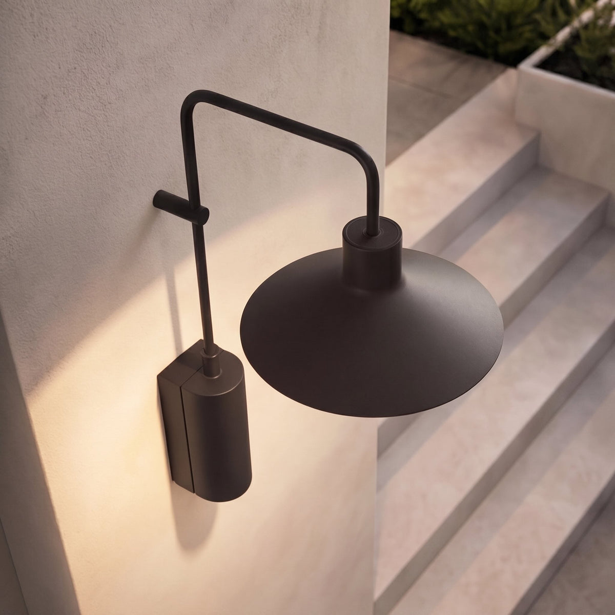 Modern kültéri LED-es fali lámpa — vízálló fémszerkezet, állítható rögzítés, széles kúp alakú kialakítás