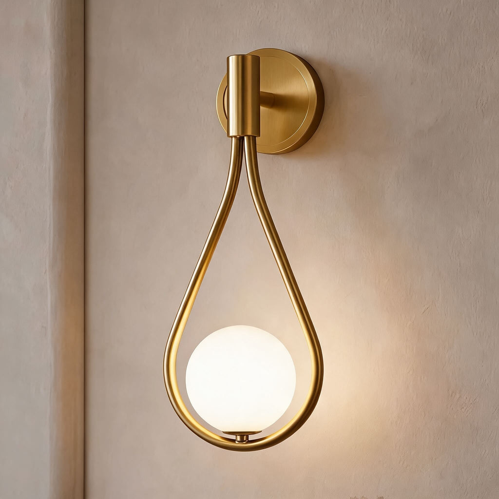 Modern justerbar vägglampa i mässing — väggmonterad LED-armatur, glasskärm