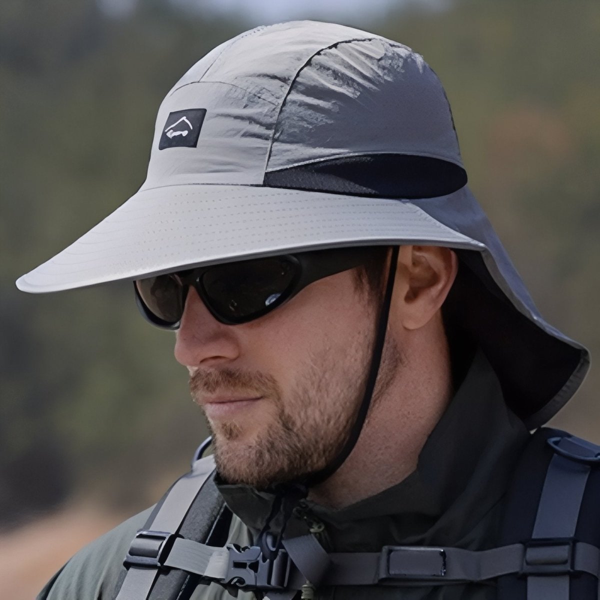 Cappello da trekking leggero e traspirante — Tesa larga e protezione integrata per il collo
