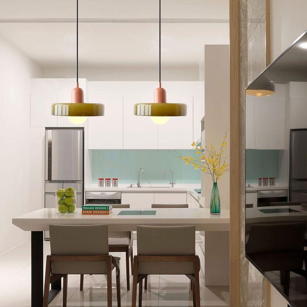Lampa wisząca Bauhaus — kolorowy szklany klosz, regulowane zawieszenie
