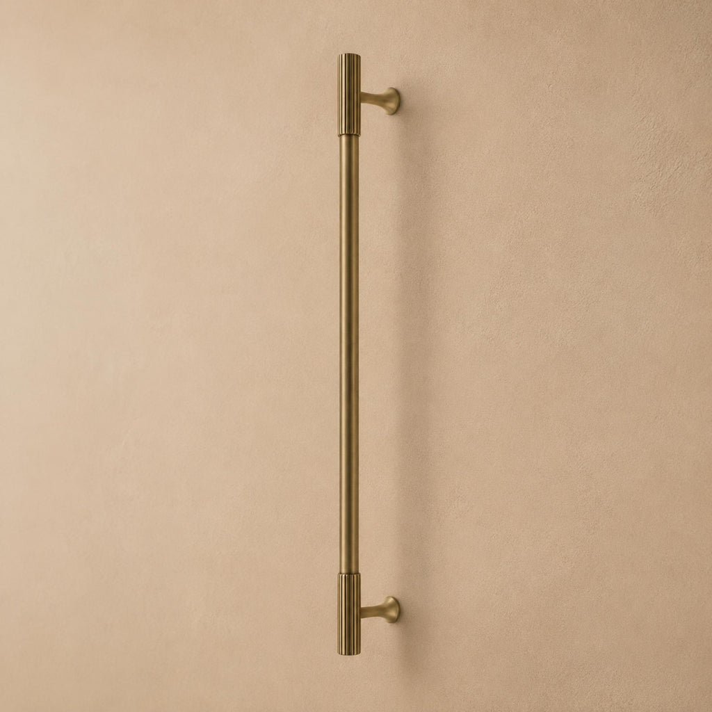Beschlagset aus Messing mit antiker Oberfläche – Moderne Kollektion von Metallbeschlägen