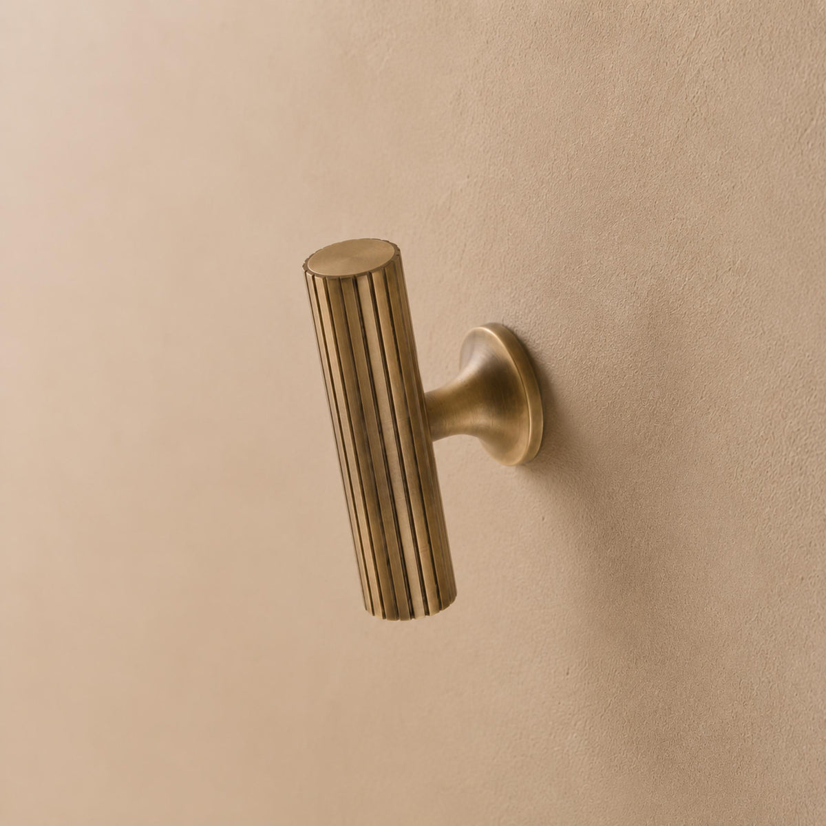 Beschlagset aus Messing mit antiker Oberfläche – Moderne Kollektion von Metallbeschlägen