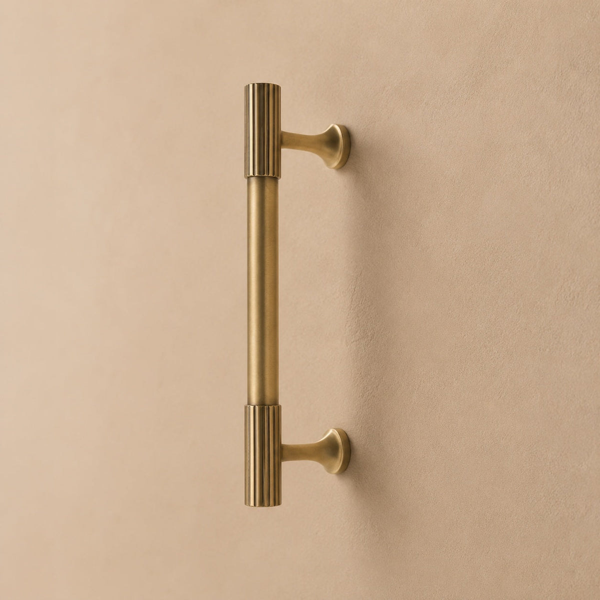 Beschlagset aus Messing mit antiker Oberfläche – Moderne Kollektion von Metallbeschlägen