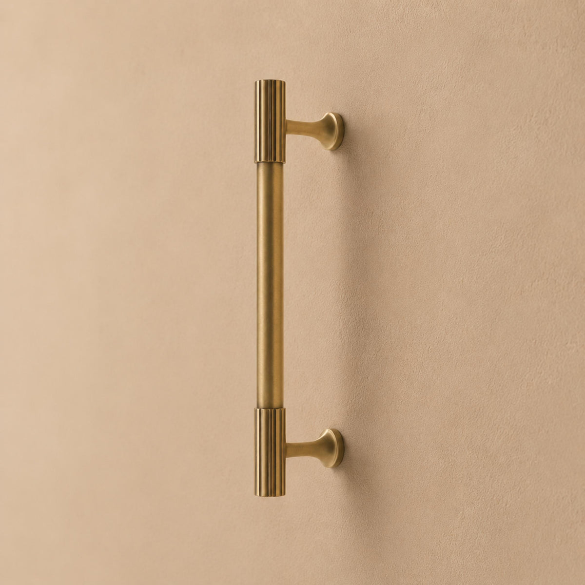 Beschlagset aus Messing mit antiker Oberfläche – Moderne Kollektion von Metallbeschlägen