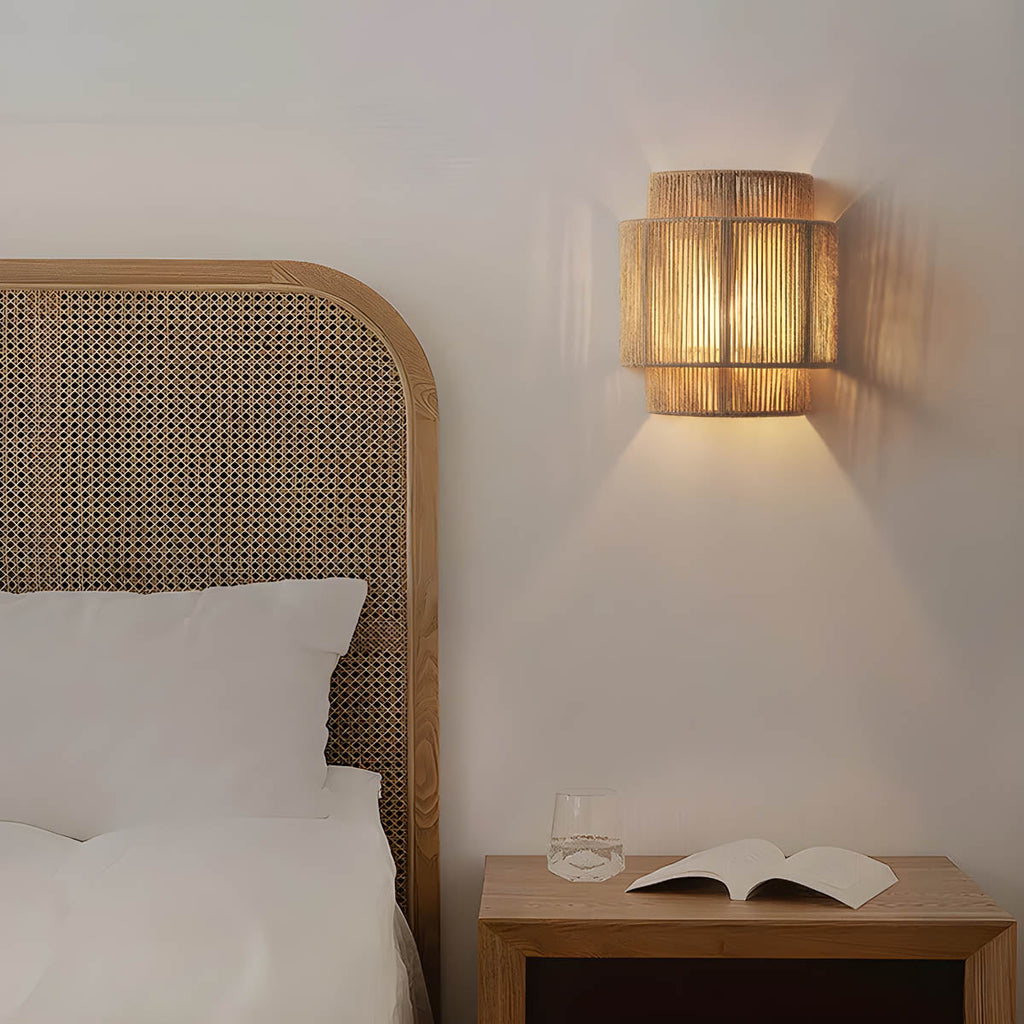 Minimalistisk japanskinspireret LED-væglampe, design i naturreb og varmt skær