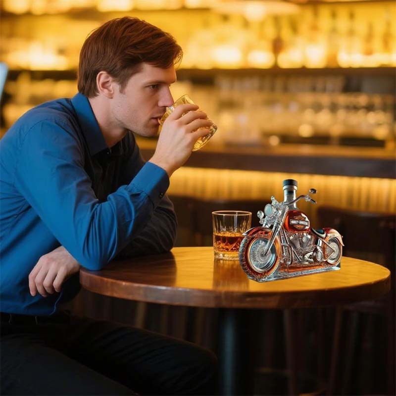 Harley motorkerékpár formájú whiskey-kancsó – klasszikus sziluettű italosüveg-dísz