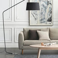 Gulvlampe til stuen med minimalistisk vinkeldesign | boxzora