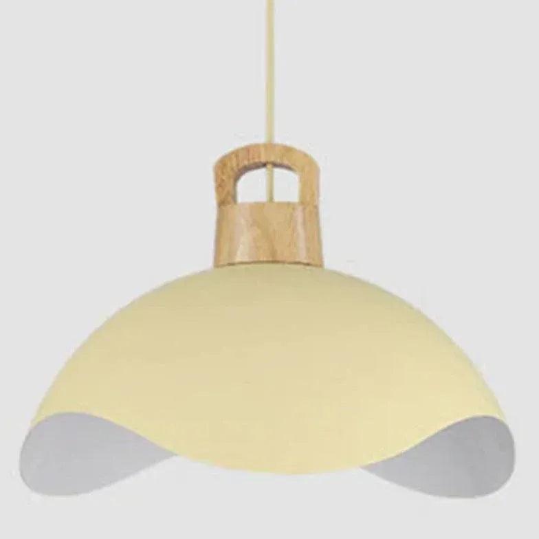 Houten hanglamp met macaronvormige bloemblaadjes voor de eetkamer | boxzora