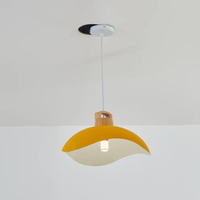 Houten hanglamp met macaronvormige bloemblaadjes voor de eetkamer | boxzora