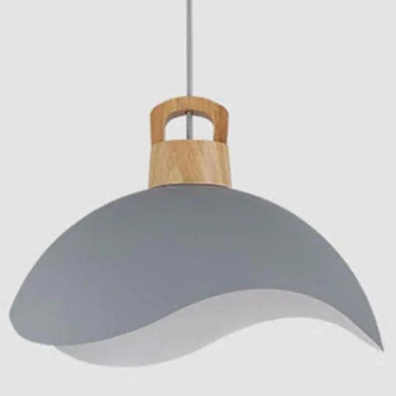 Houten hanglamp met macaronvormige bloemblaadjes voor de eetkamer | boxzora