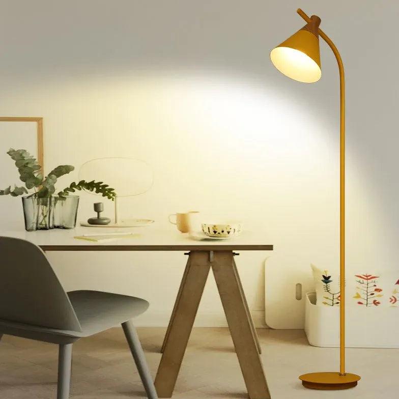 Nordisk minimalistisk gulvlampe i makronstil | boxzora