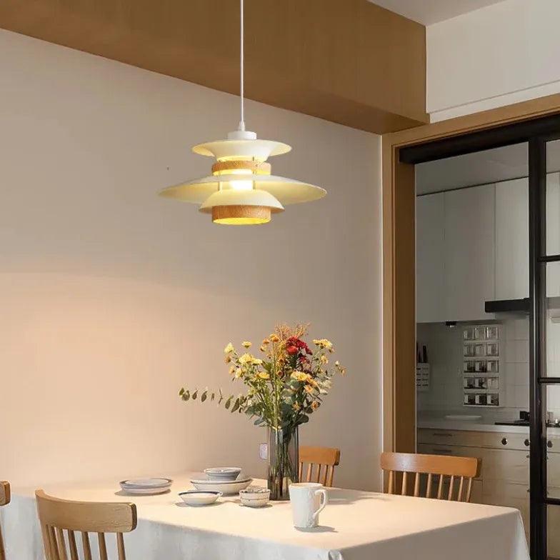 Suspension multi-niveaux style OVNI pour restaurant scandinave | boxzora
