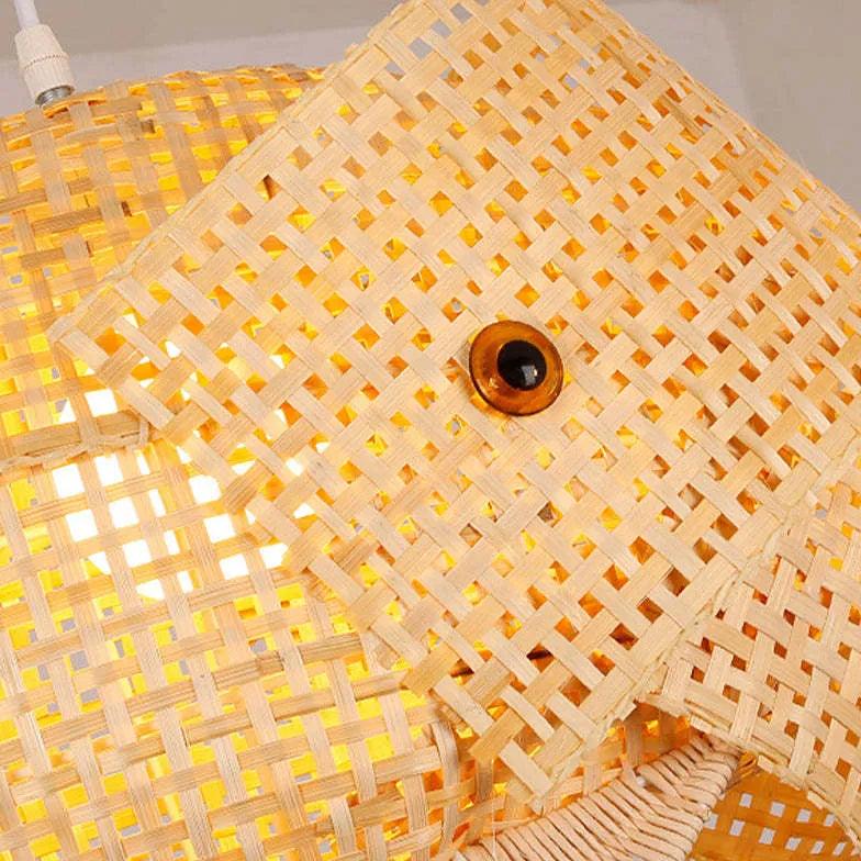 Fiskformet pendellampe i japansk stil av rotting | boxzora