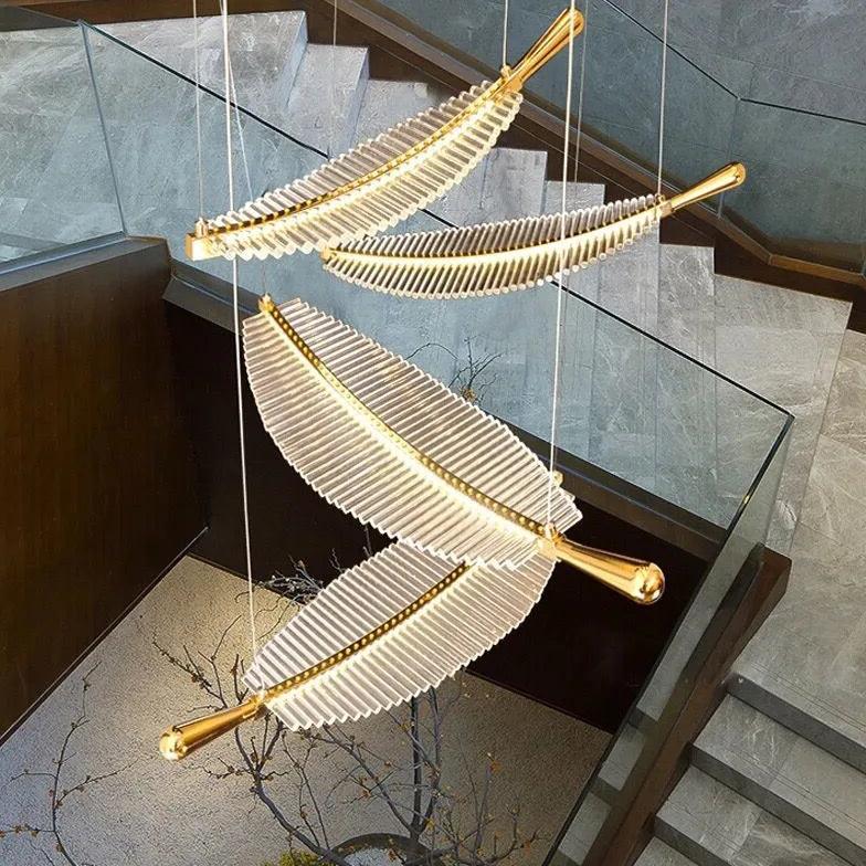 Lámpara colgante de lujo con plumas para hueco de escalera | boxzora