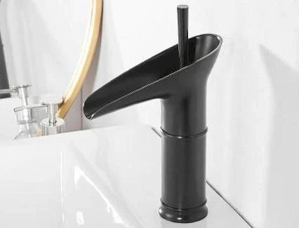 Grifo antiguo para baño estilo cascada