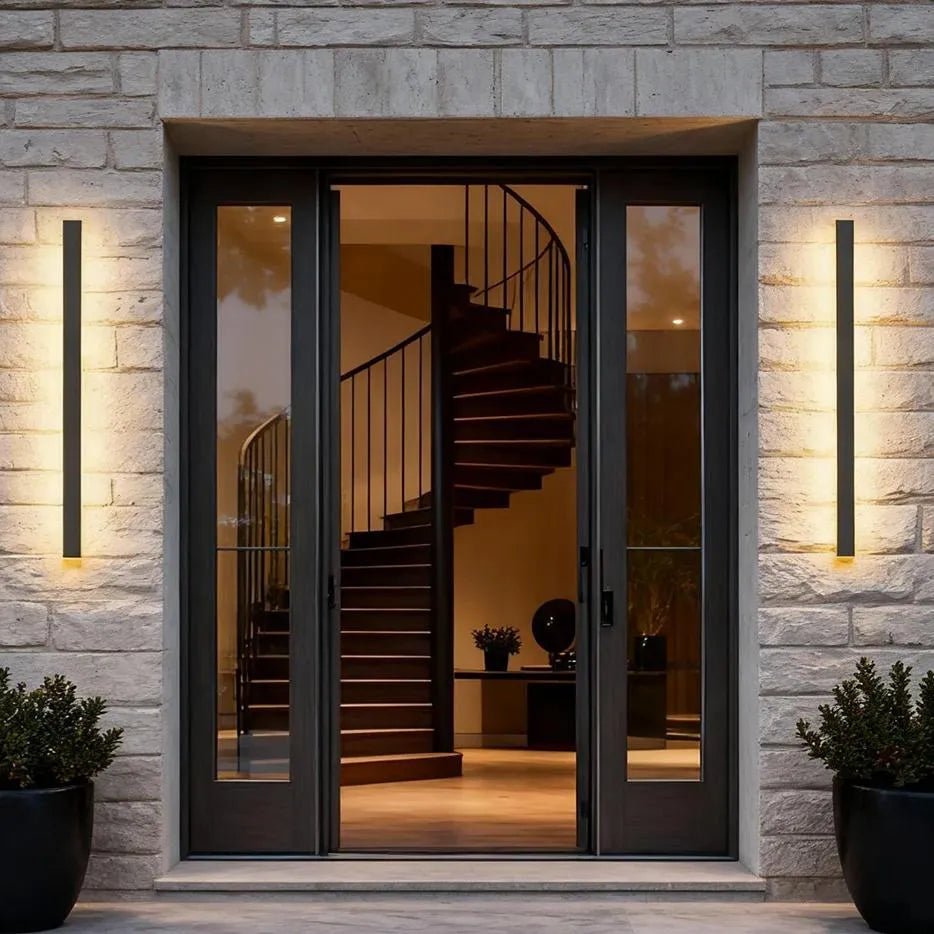 Lampada da parete lineare minimalista da esterno nera per portico, IP65, con sensore di movimento | boxzora