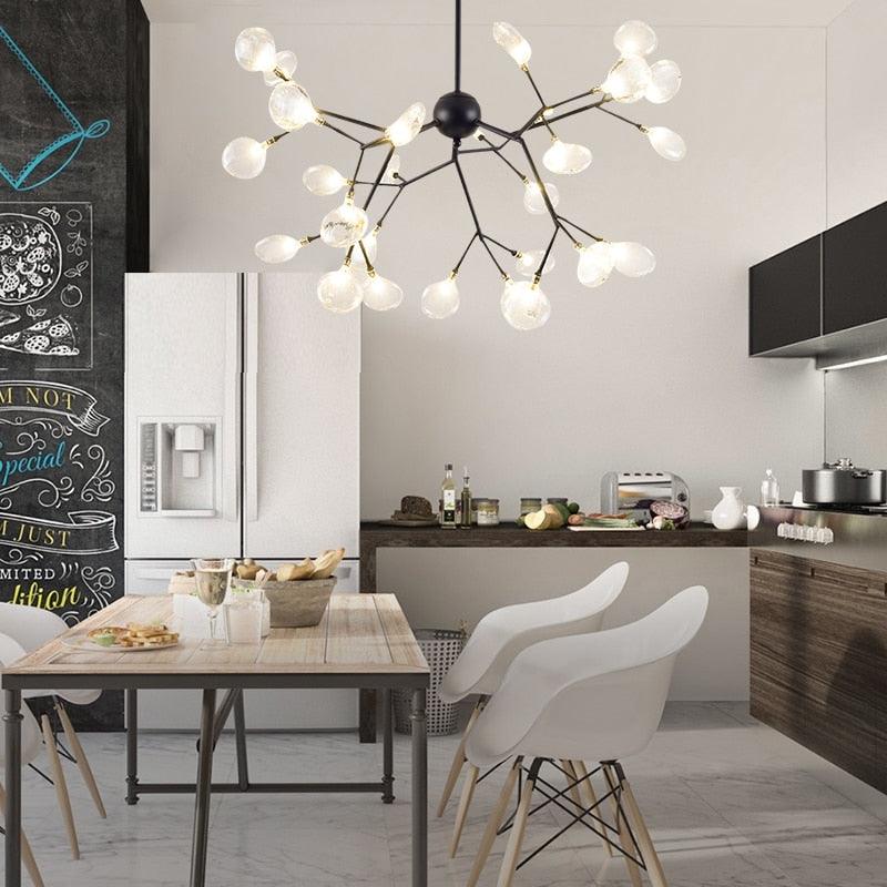 LED-lysekrone med ildfluer til stuen | boxzora