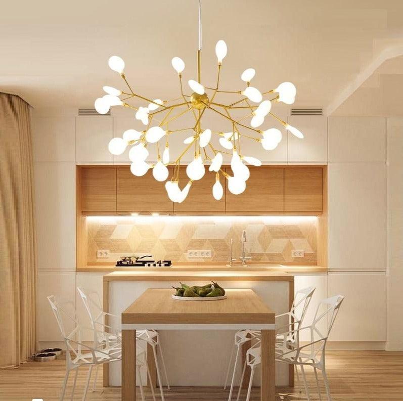 LED-lysekrone med ildfluer til stuen | boxzora
