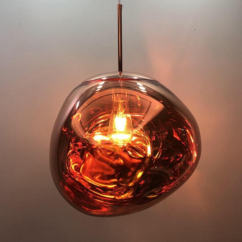 Lámpara colgante moderna de acrílico con diseño de lava sobre la mesa del comedor | boxzora