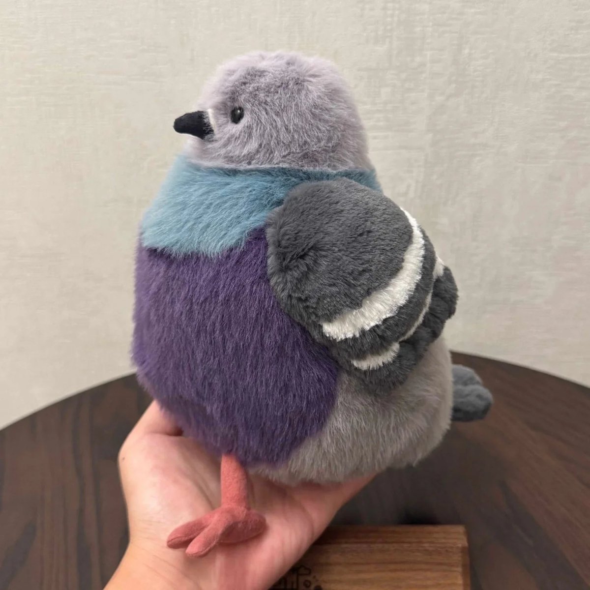 PuffPigeon mjuk duva — kompakt rundad form, mjuk yta