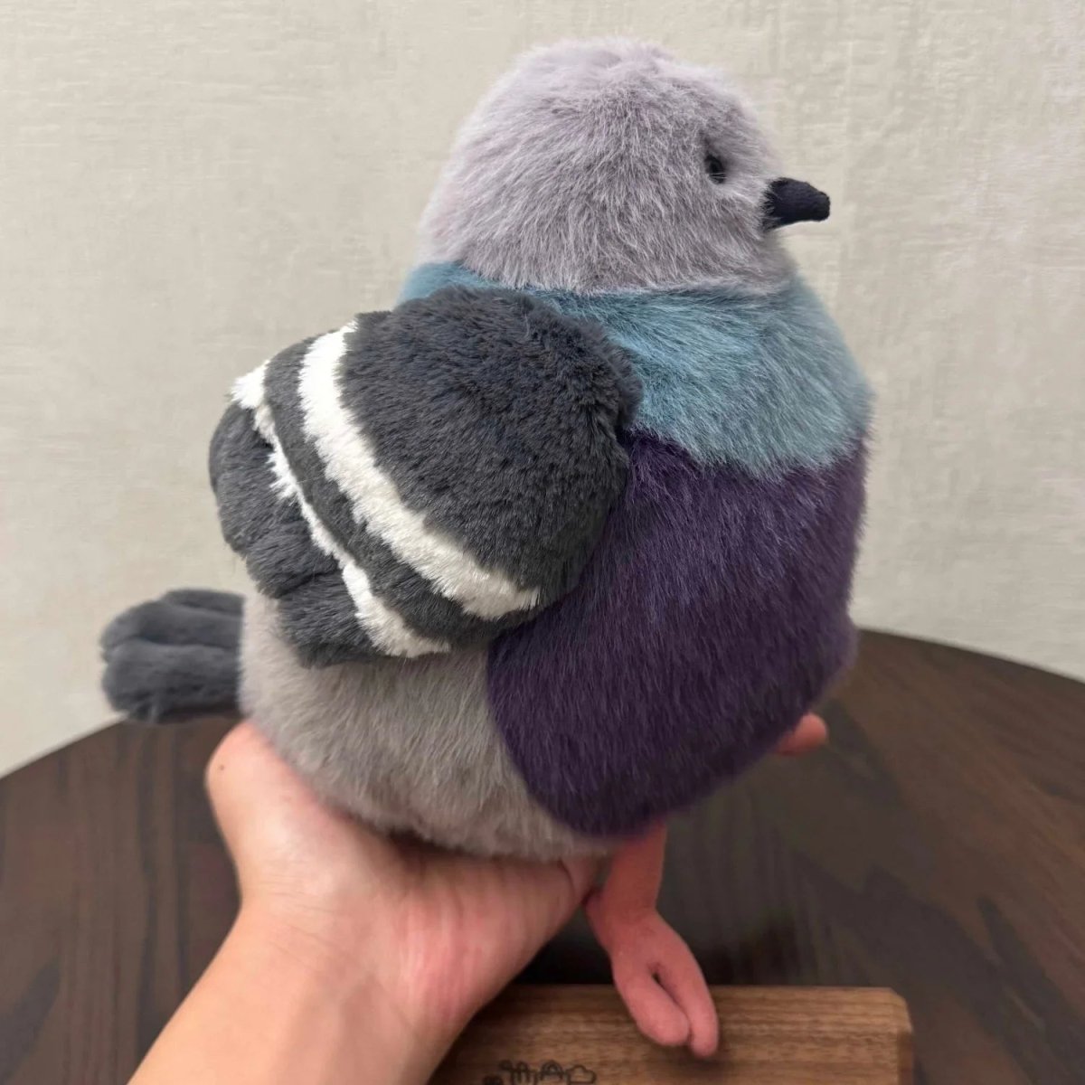 PuffPigeon mjuk duva — kompakt rundad form, mjuk yta