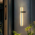 Luz de parede exterior moderna linear em metal preto, solar, IP65 | boxzora