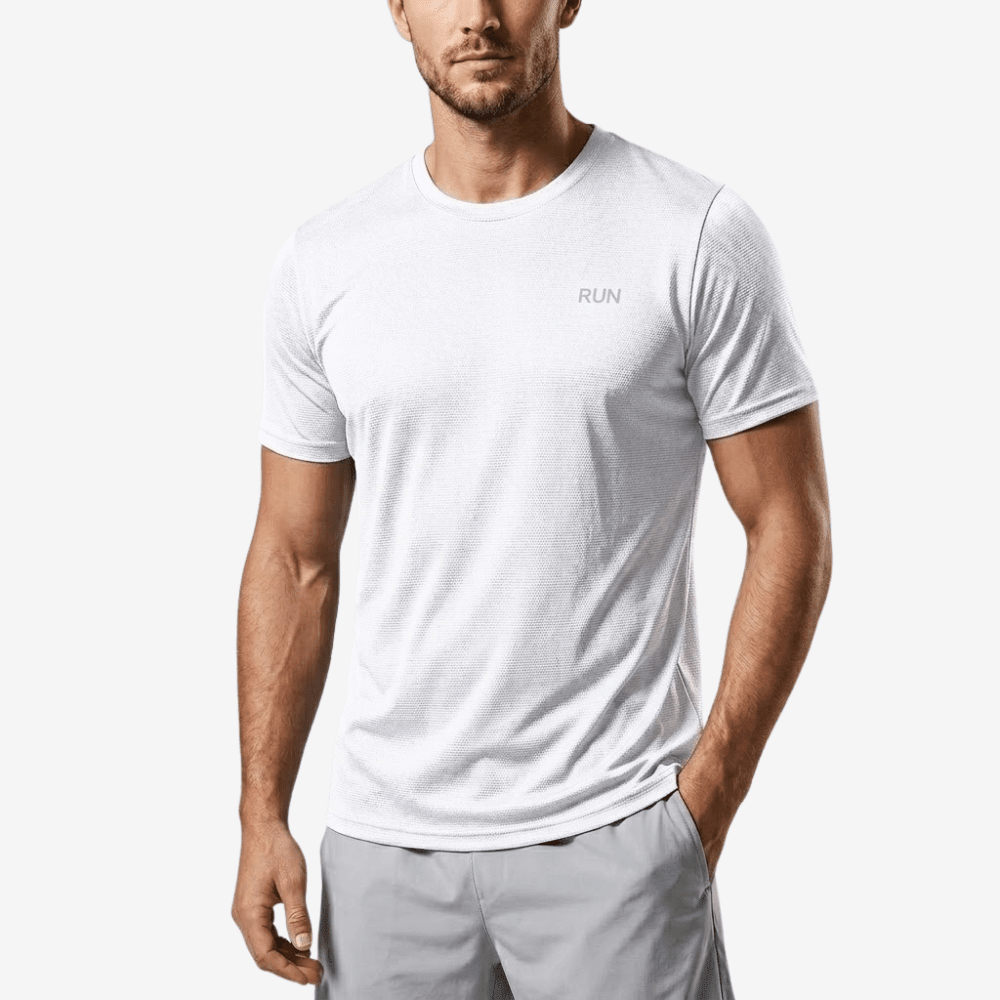 Let, hurtigtørrende sports-T-shirt — svedtransporterende konstruktion