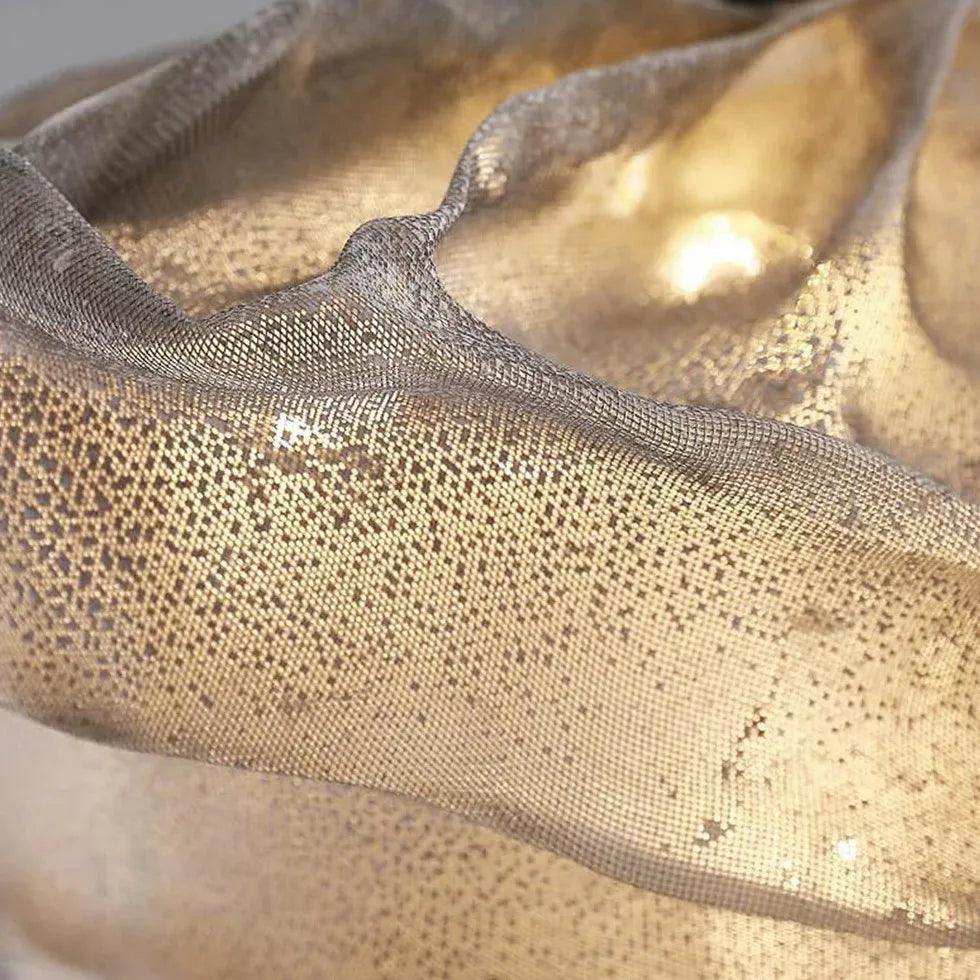 Nordische Vintage-Stehlampe mit floralem Dreibein-Gestell | boxzora