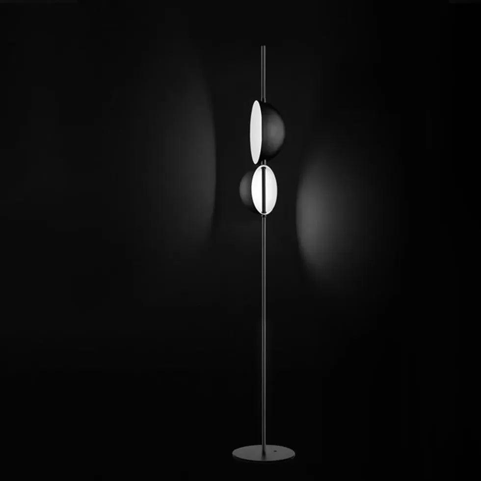 Gulvlamper til stuen med halvkuleformet metalldesign | boxzora