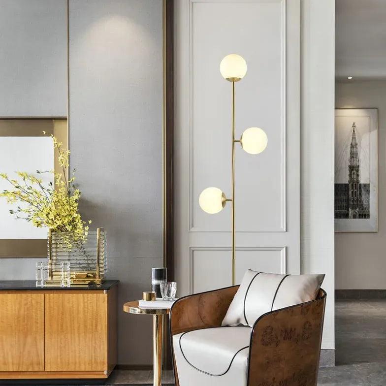 Minimalistisk moderne gulvlampe med hvid glaskugle til stuen | boxzora