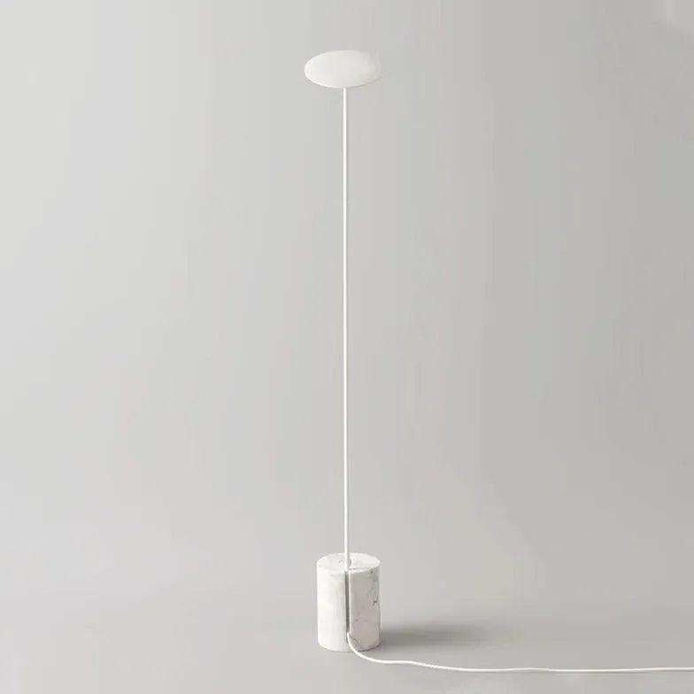 Minimalistisk gulvlampe i marmor med geometriske linjer i sort og hvid | boxzora