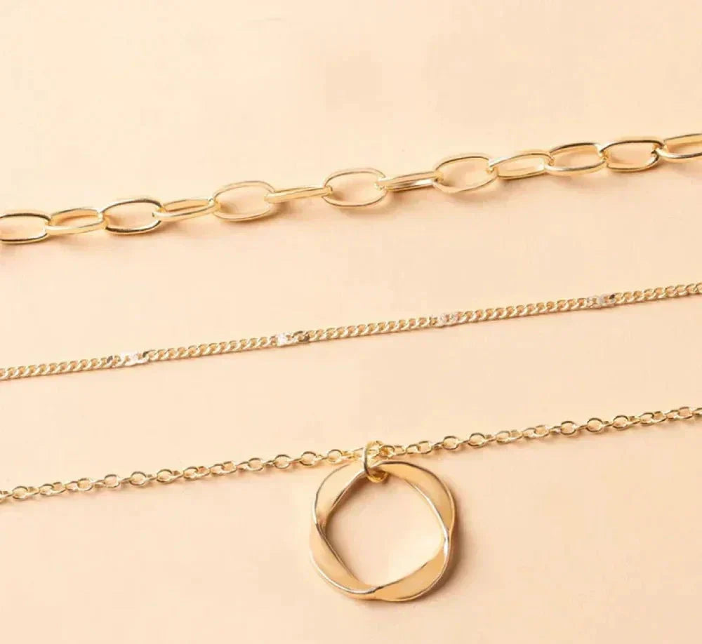 Vintage Gold Layered Pendant Necklace — Elegant Chain Detail