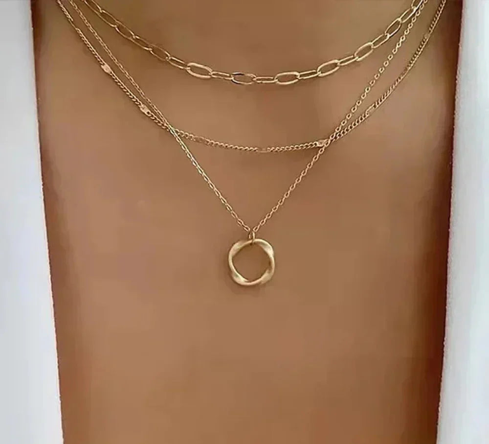 Vintage Gold Layered Pendant Necklace — Elegant Chain Detail