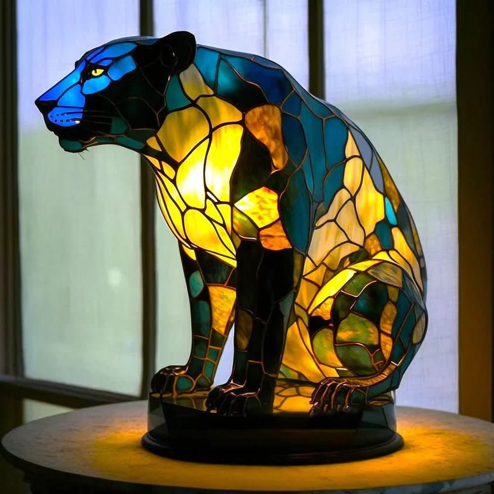 VitraFauna lampa med djurmotiv — design i glasmålningsstil, skulptural form