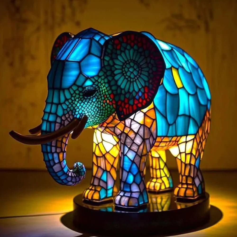 VitraFauna lampa med djurmotiv — design i glasmålningsstil, skulptural form