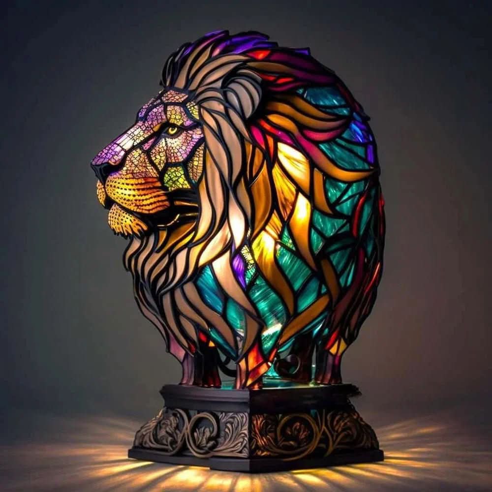 VitraFauna lampa med djurmotiv — design i glasmålningsstil, skulptural form