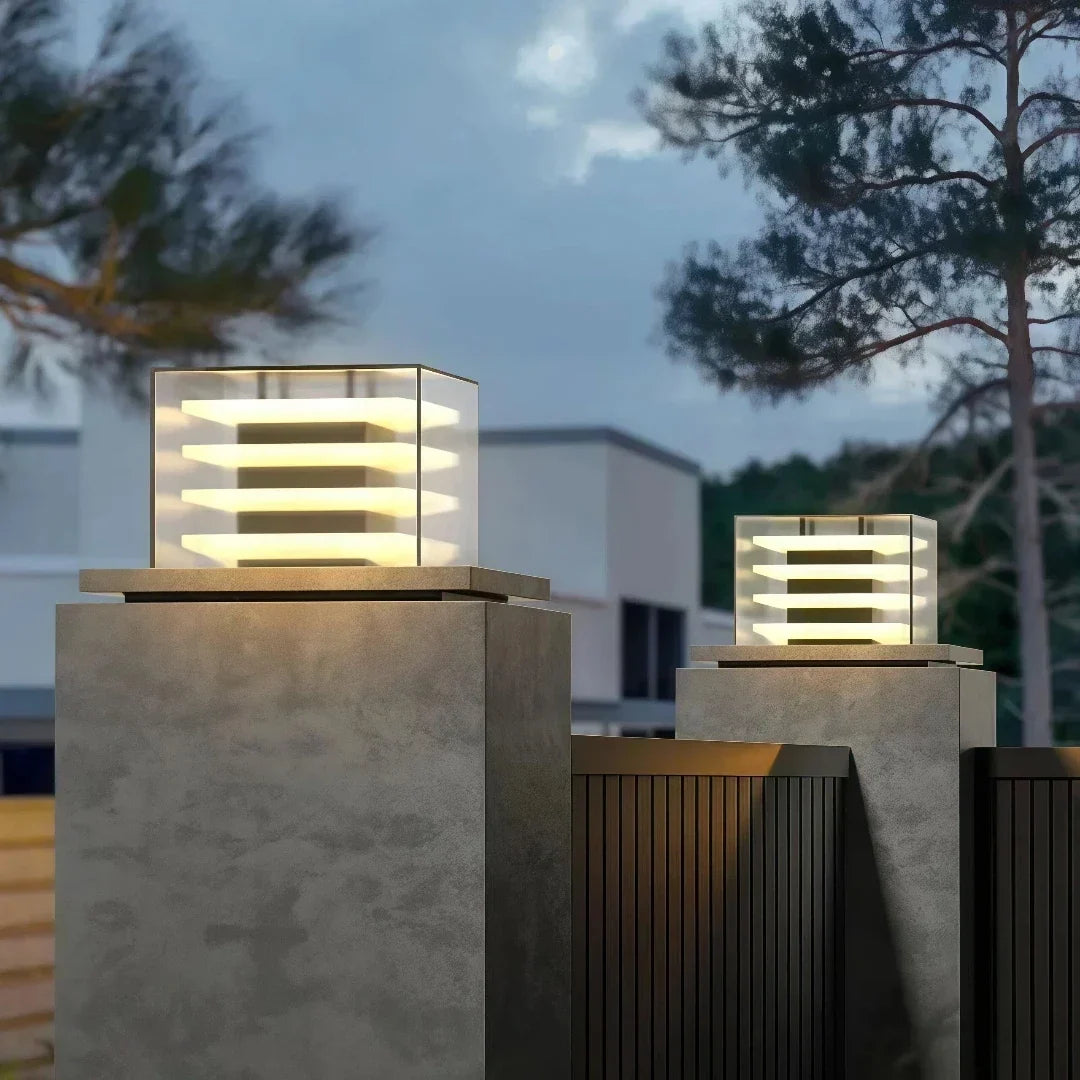 Moderne utendørs kubisk solcelledrevet søylelampe for hagen | boxzora